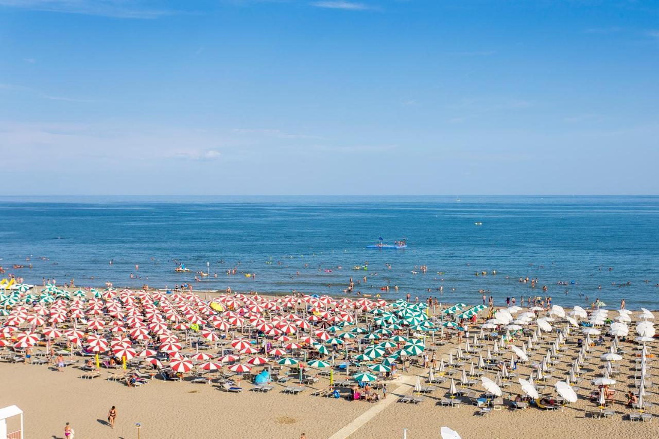 Residence Selenis Apartments Caorle Esterno foto